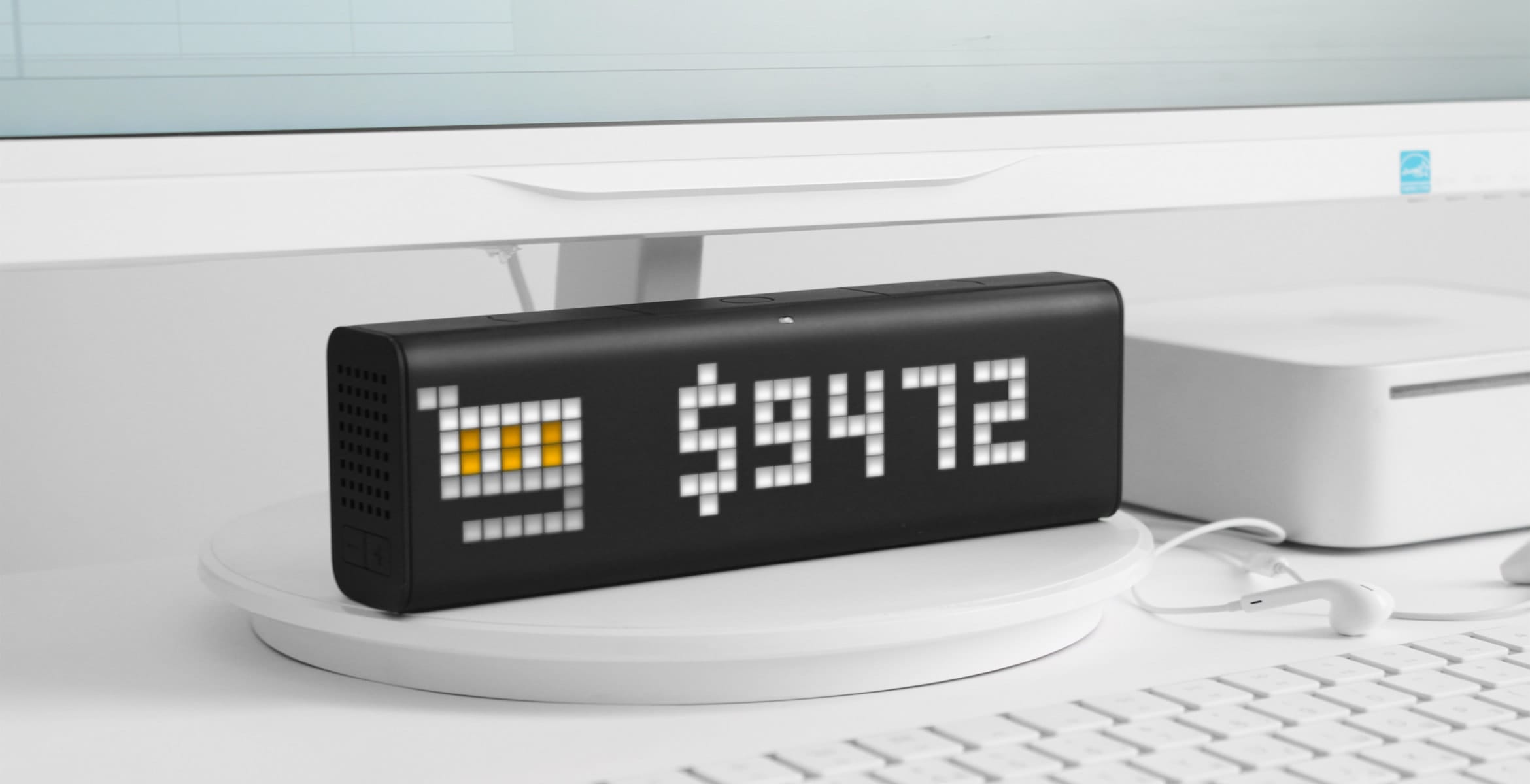 LaMetric Time smart clock complements the desk setup and displays revenue of the e-commerce