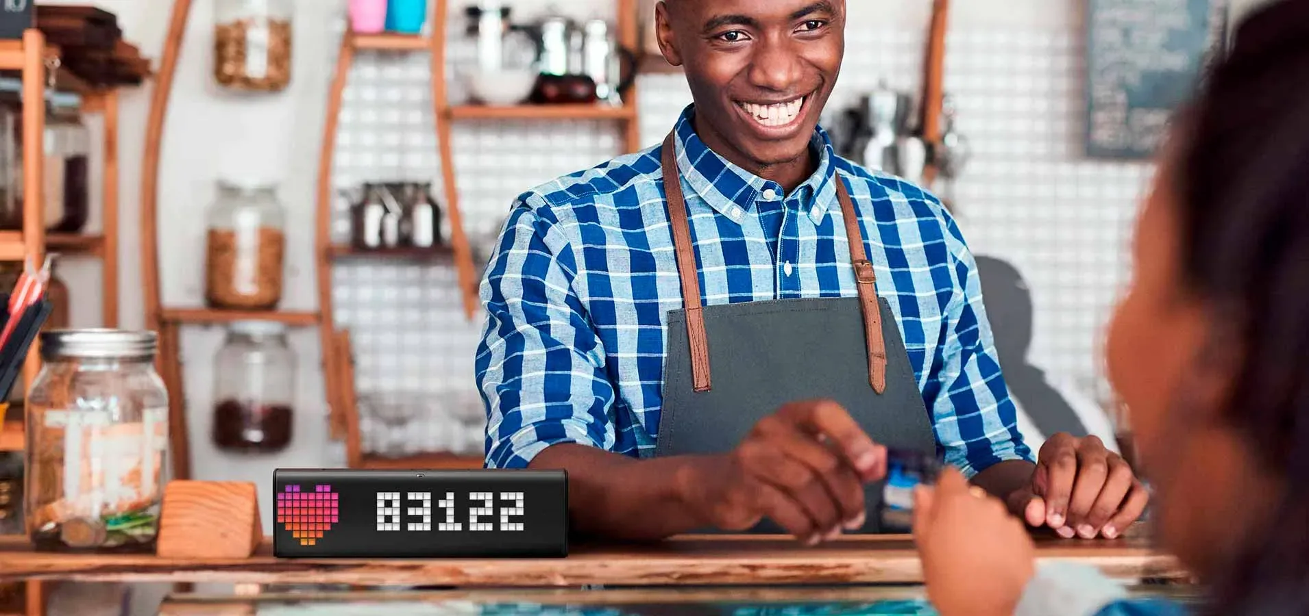 ソーシャルメディア向けアプリ | LaMetric